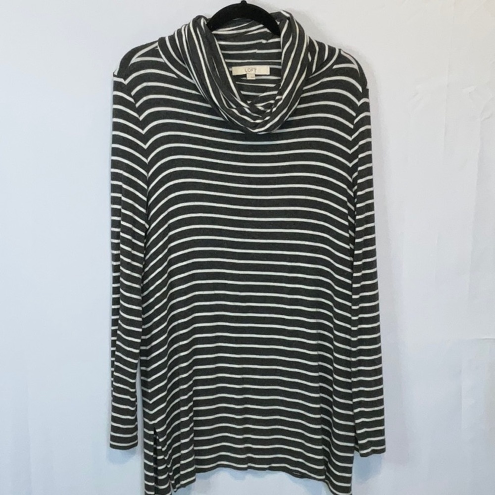 Ann Taylor Loft gray and white long Cowl neck sweater tunic top. Large